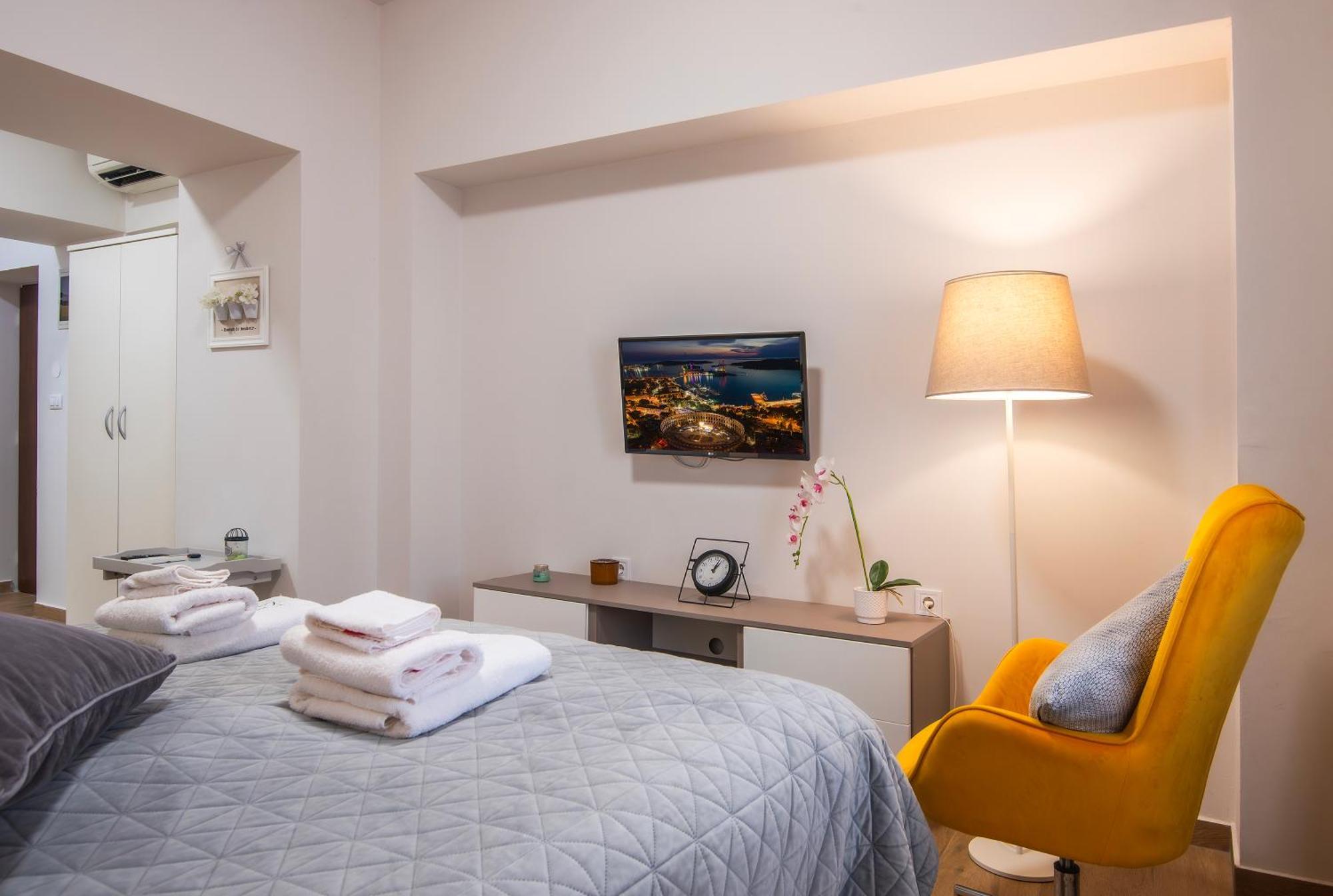 D&A City Center Apartments With Free Parking Pula Ngoại thất bức ảnh